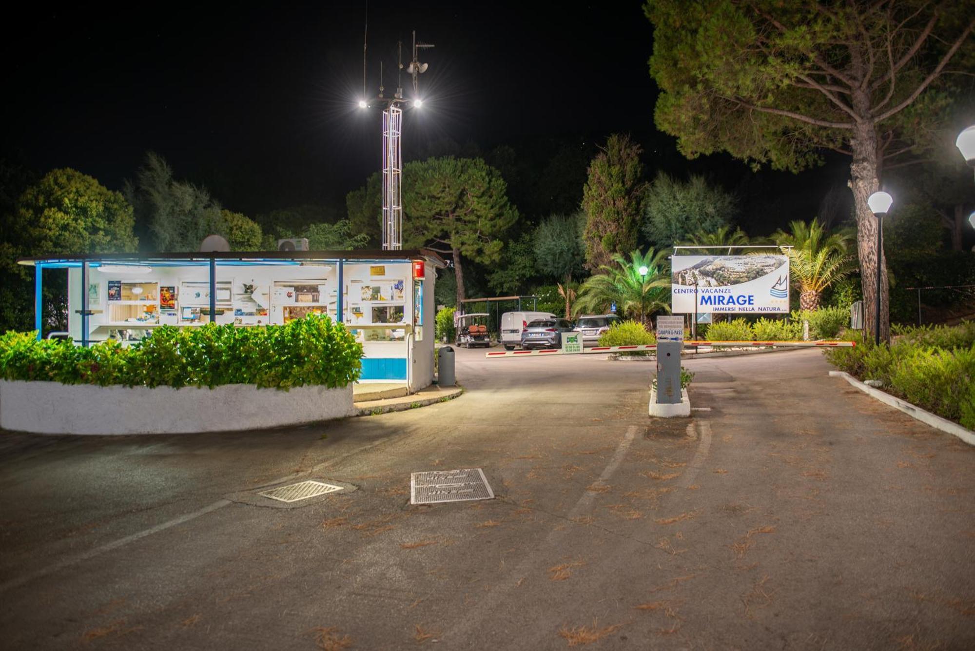 Centro Vacanze Mirage Torre di Palme Eksteriør bilde