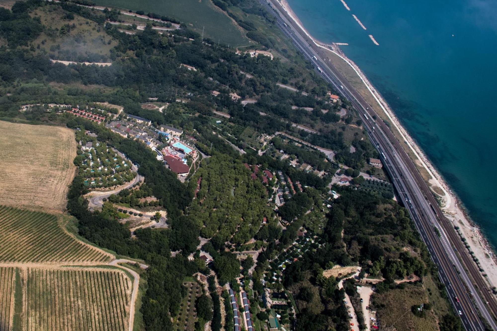 Centro Vacanze Mirage Torre di Palme Eksteriør bilde